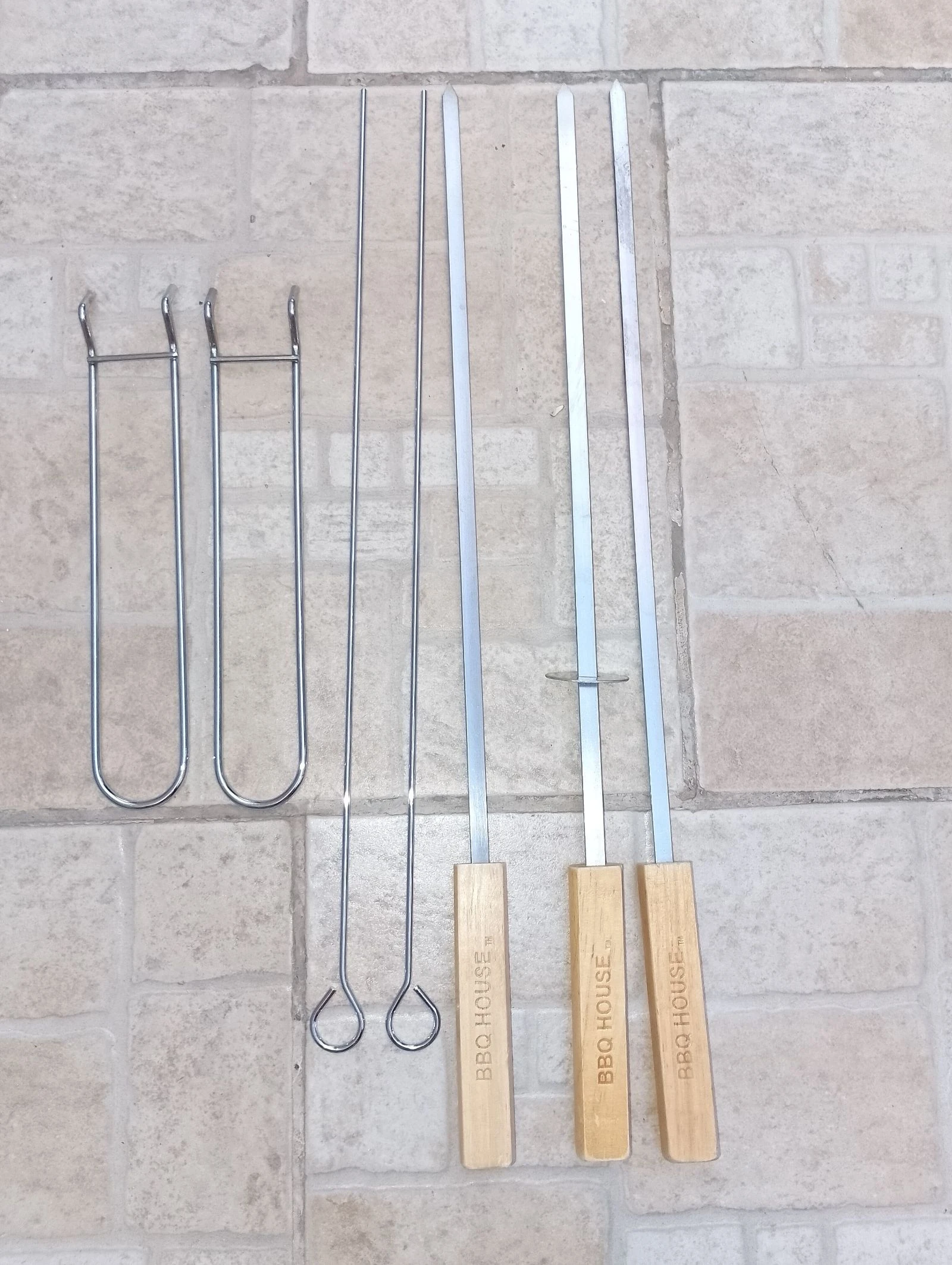 Différents accessoires pour barbecue